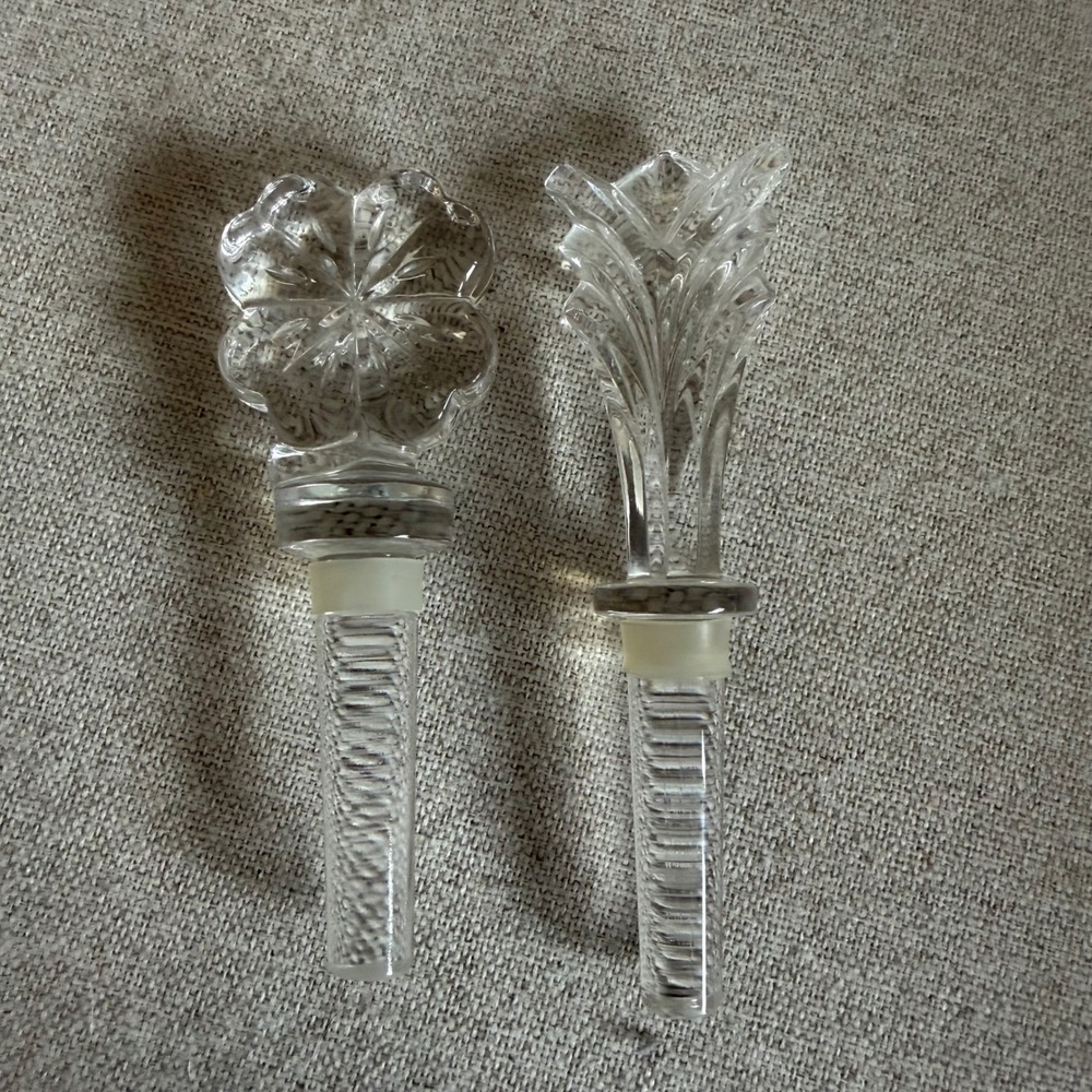 Vintage Crystal Glass Wine Bottle Stoppers Set 2 Flower & Feather Design Clear